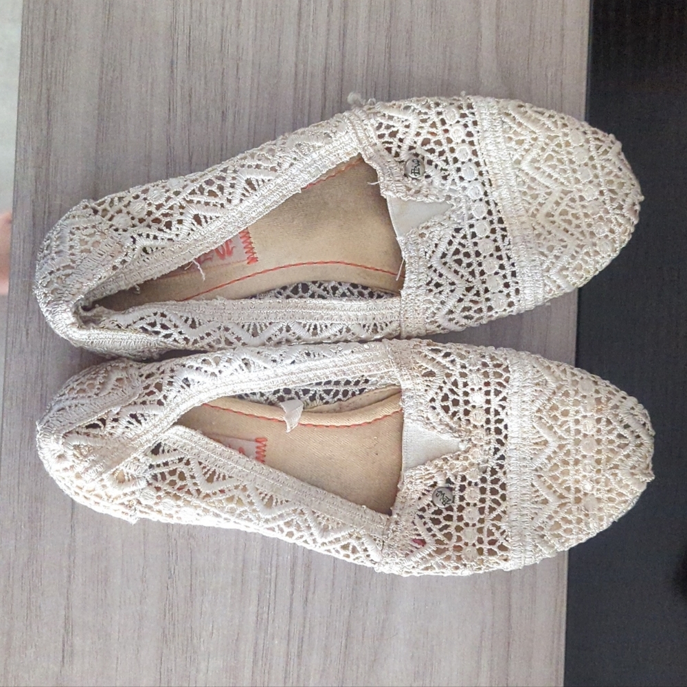 White Lace Flats